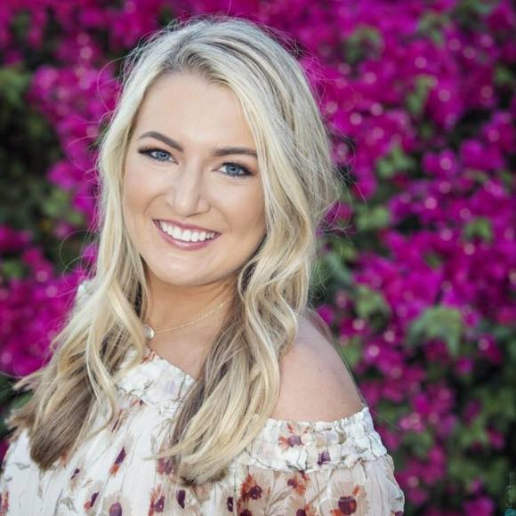 Meet your Posher, Mikayla - Picture 1 of 1